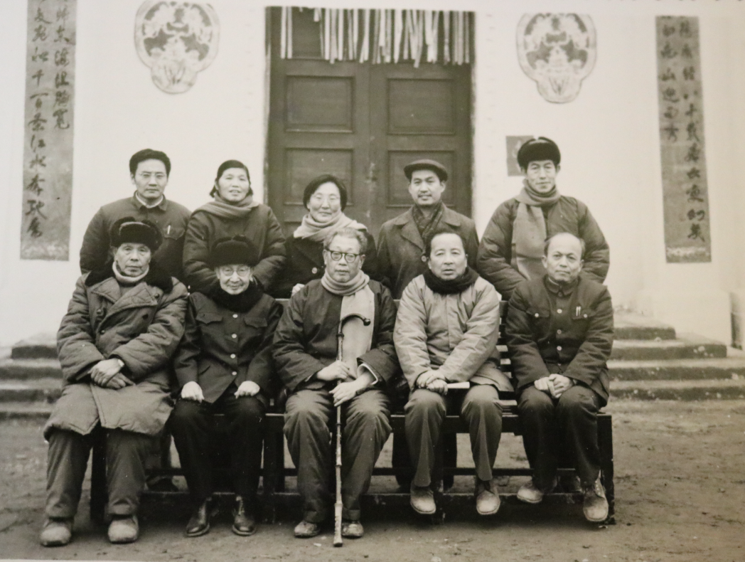 泸州四中办校80周年时部分校领导合影.png